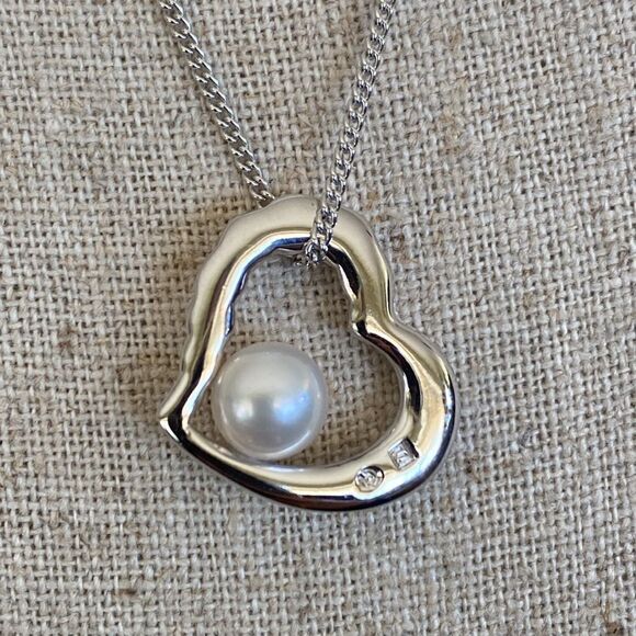Tasaki Japanese Akoya Pearl 6.8mm 925 Sterling Silver Open Heart Necklace - Picture 4 of 12